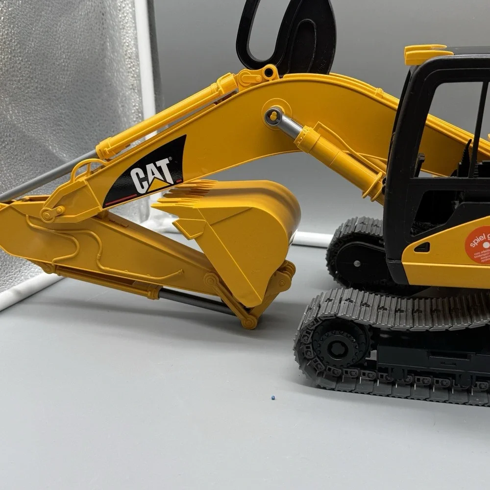 Bruder CAT Caterpillar Excavator 1:16 Construction Toy Germany 2004 Large 127101